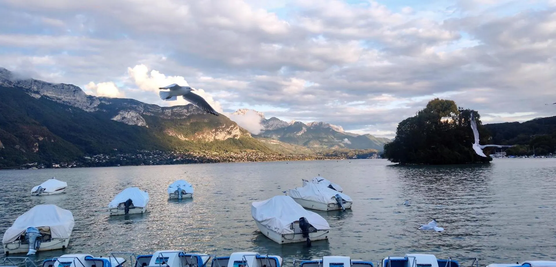Lac Plage Et Ville 95 M2 A 100M Du Lac, 3 Chambres, Parking Annecy França
