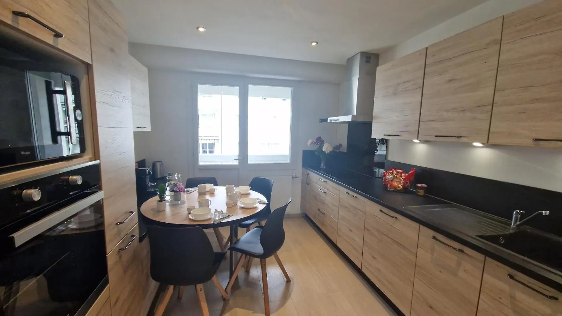 Lac Plage Et Ville 95 M2 A 100M Du Lac, 3 Chambres, Parking Annecy